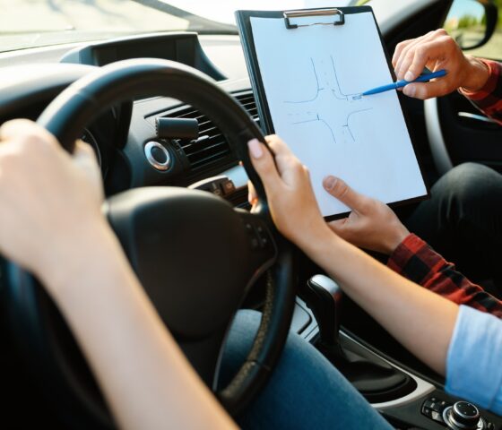 woman-and-man-with-checklist-driving-school-2.jpg